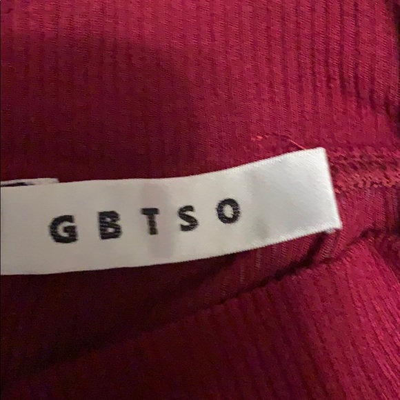 ☘️Ribbed Mock Neck Shirt with Bell Sleeve - Picture 2 of 3